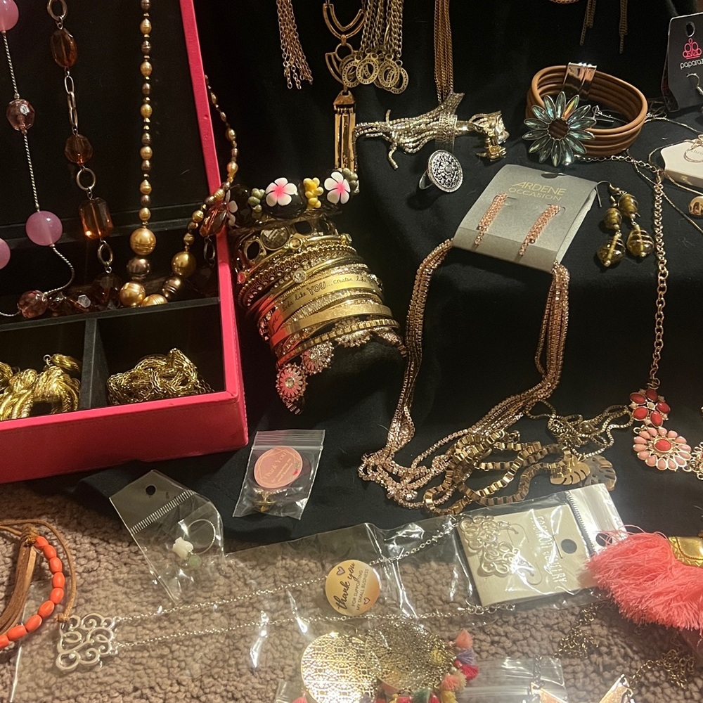 Jewelry! Assorted Mystery Jewelry Bundle!